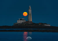 St Mary's Lighthouse - Blue Moon - Whitley Bay